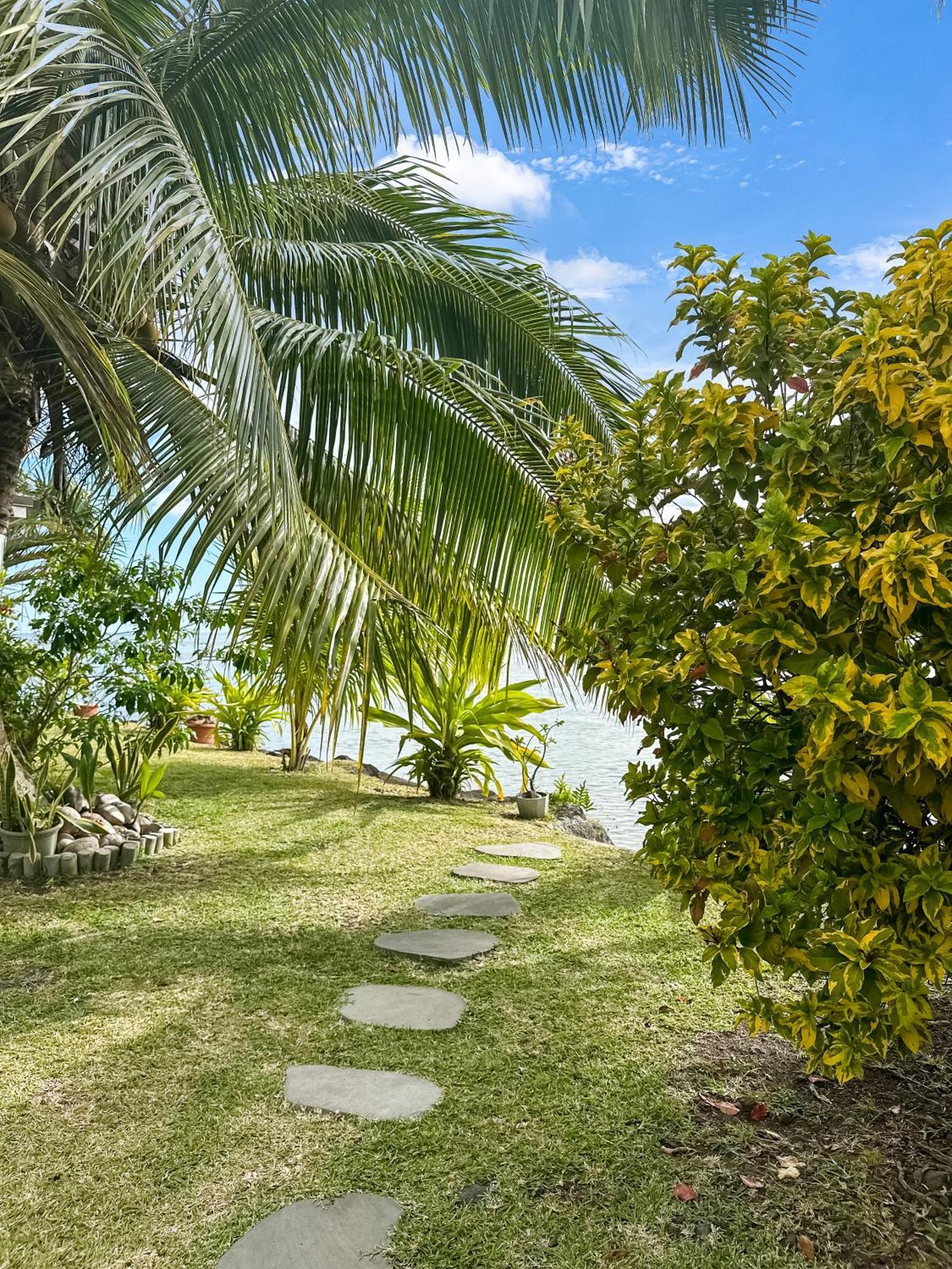 O'Coco Bungalow- Breathtaking Waterfront Views, Endless Memories Paea Kültér fotó